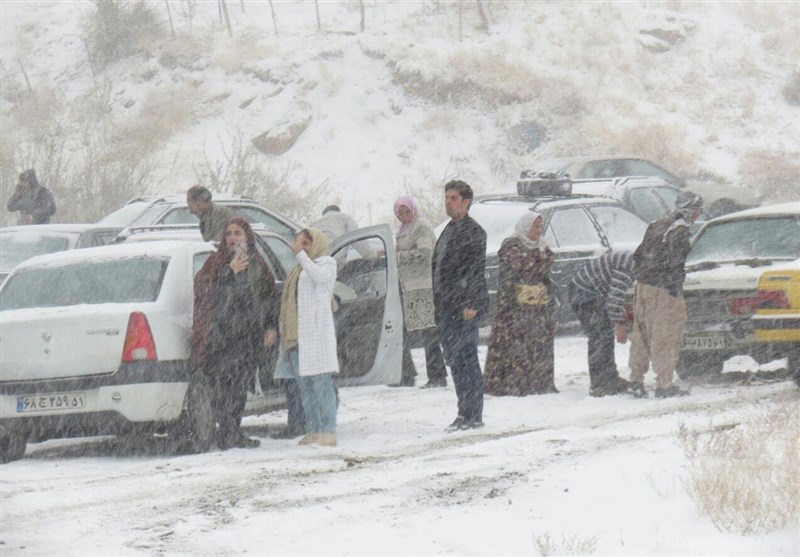 نجات 107 مسافر از برف و بوران محور شاهرود-آزادشهر