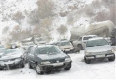 امدادرسانی به 120 خودروی گرفتار در برف و کولاک محورهای شهرستان بانه
