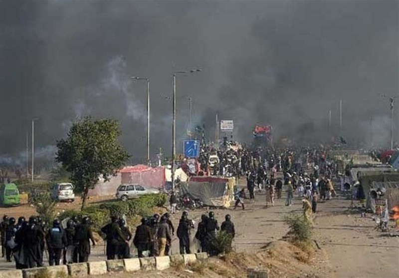 اسلام آباد دھرنا؛ 11 گھنٹے بعد بھی علاقہ کلئیر نہ ہوسکا/ 37 سیکورٹی اہلکاروں سمیت 150 سے زائد زخمی