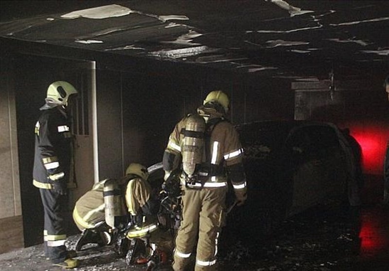 &quot;خودروی گران‌قیمت&quot; خانه 5 طبقه را به آتش کشید + تصاویر