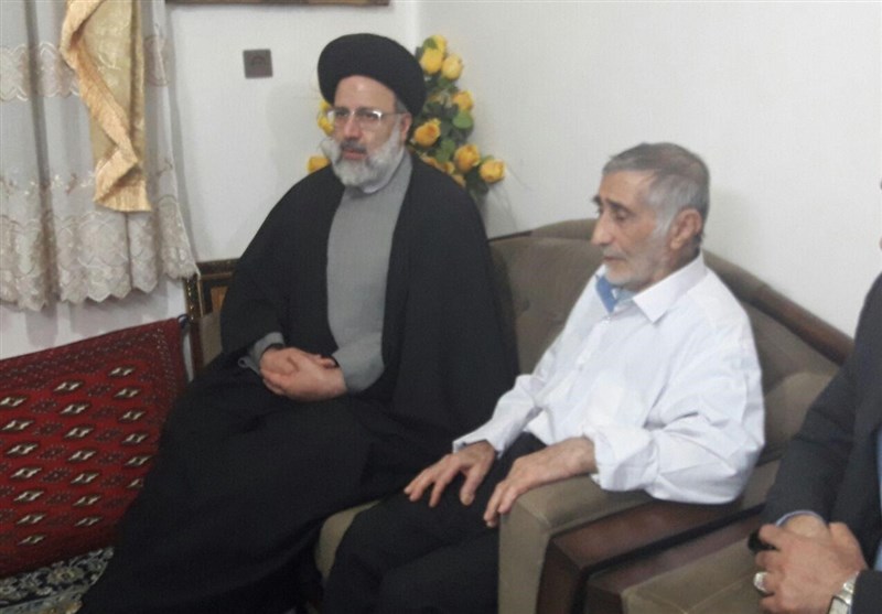 تولیت آستان قدس رضوی با خانواده شهیدان بهمنی‌نژاد دیدار کرد