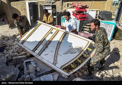 خدمت رسانی سپاه و بسیج در مناطق زلزله زده