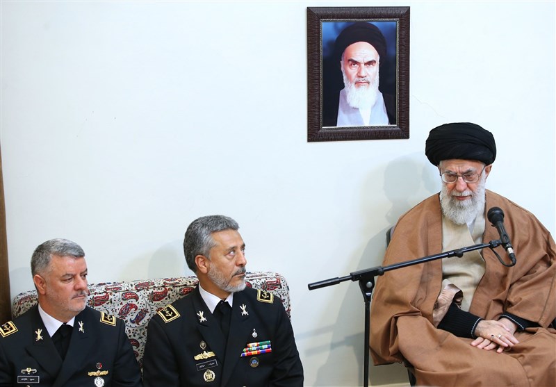 ایران کی بحری فوج ملکی دفاع کے فرنٹ لائن پر ہے، امام خامنہ ای