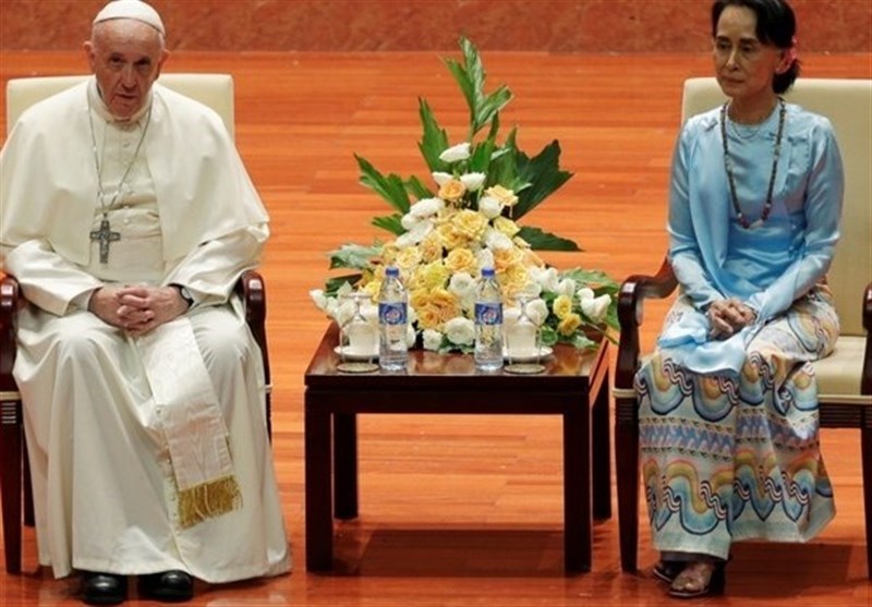 Pope Urges Respect for Human Rights in Myanmar, Avoids &apos;Rohingya&apos; Row