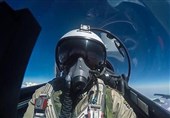 مسکو اقدام جنگنده روس در همراهی هواپیمای آمریکایی را حرفه‌ای دانست