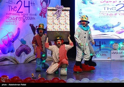 افتتاحیه بیست و چهارمین جشنواره بین المللی تئاتر کودک و نوجوان در همدان