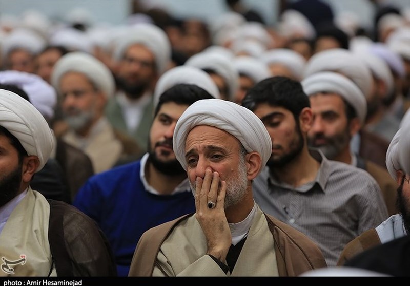 غرب‌زدگی و استفاده از منابع غربی افزایش پیدا کرده است