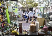 نمایی داخلی  از یکی از مغازه های خیابان ایران