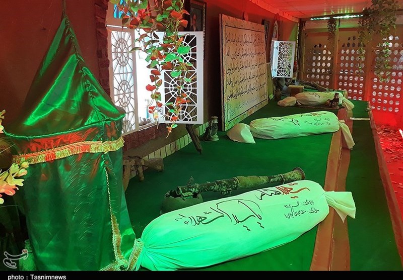 زیارت لاله‌های زهرایی در معراج شهدای اهواز به روایت تصویر
