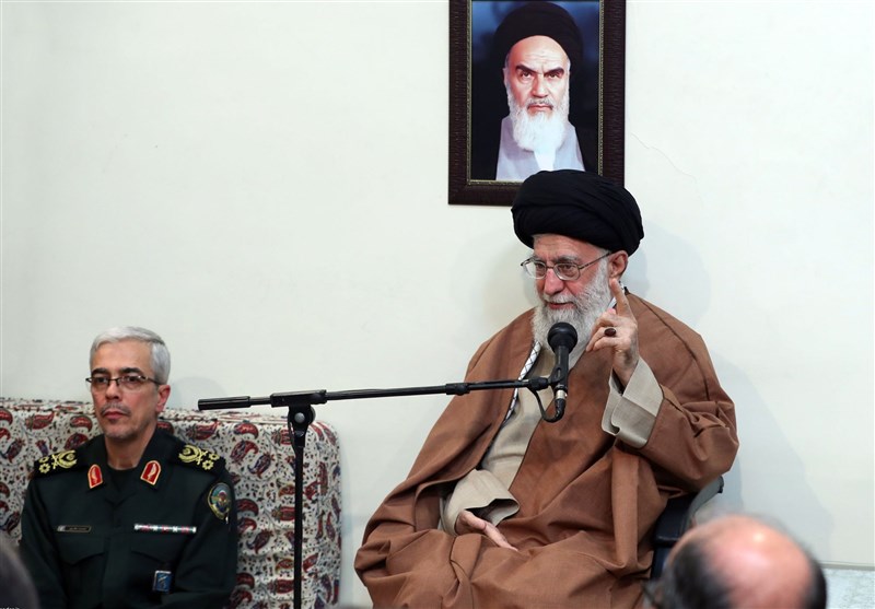 امام خامنه‌ای: تقویت نیروهای مسلح آسیب‌ناپذیری ملت را حفظ می‌کند