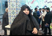 مادر شهید محمد اصلانی در یادواره ستاره‌های آسمانی در هفتگل
