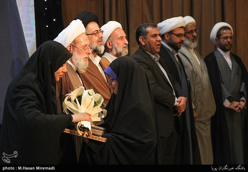 تجلیل از 19حافظ کل قرآن