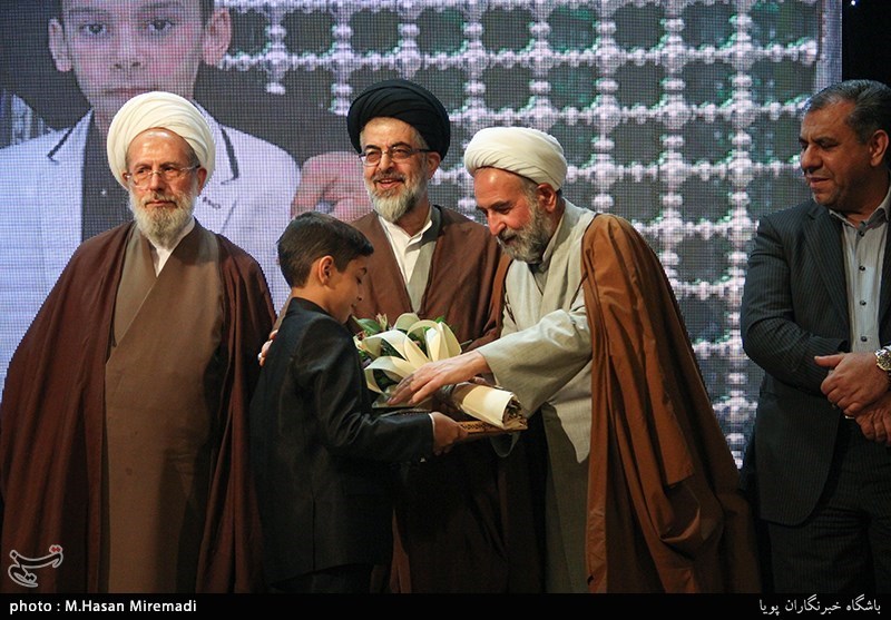 تجلیل از 19حافظ کل قرآن