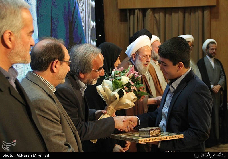 تجلیل از 19حافظ کل قرآن