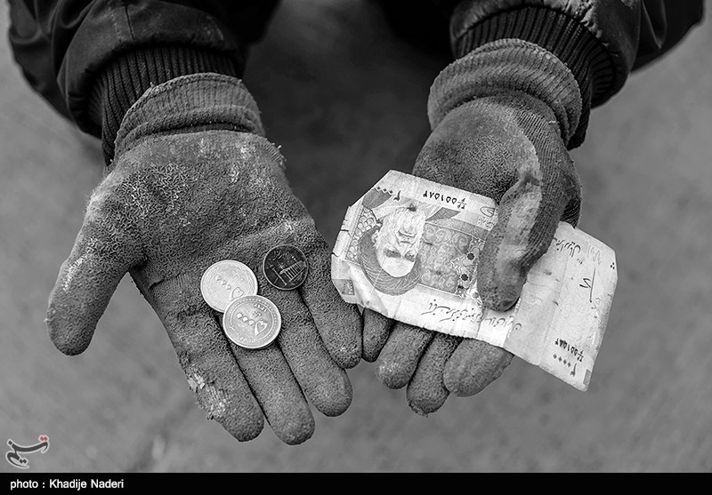 مشهد|کار «سه شیفته» در برخی خانواده‌های کارگری؛ حداقل حقوق کارگر باید 5 میلیون تومان باشد