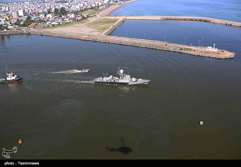 تحویل‌ ناو موشک انداز سپر به نیروی دریای ارتش توسط وزارت دفاع
