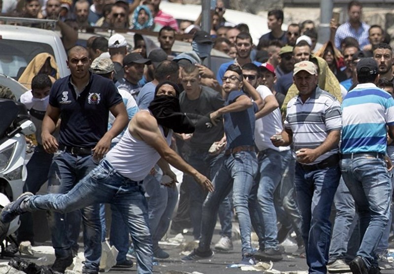 درگیری بین جوانان فلسطینی و نظامیان صهیونیستی در شهرهای مختلف کرانه باختری