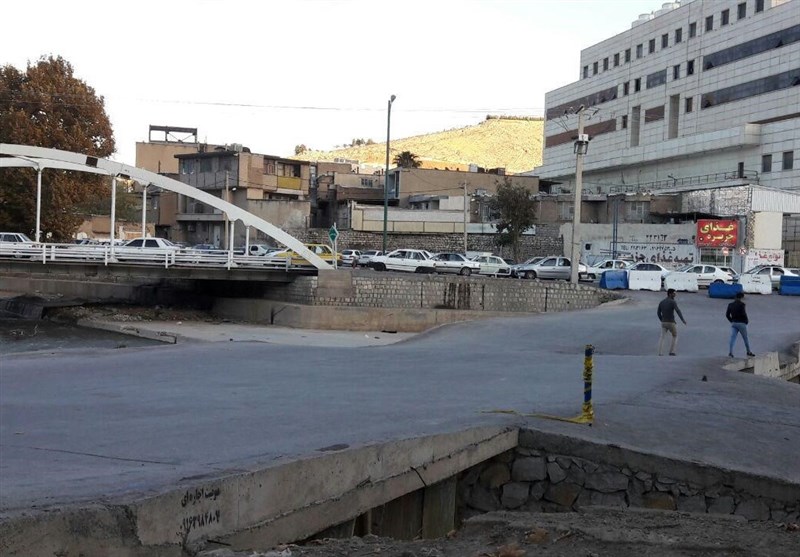 مسدودسازی پل موقت ساحلی استانداری سبب ترافیک سنگین مرکز خرم آباد شده است