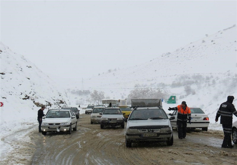گرفتاری مردم در برف و کولاک &quot;گردنه‌ خان بانه&quot; به روایت تصویر