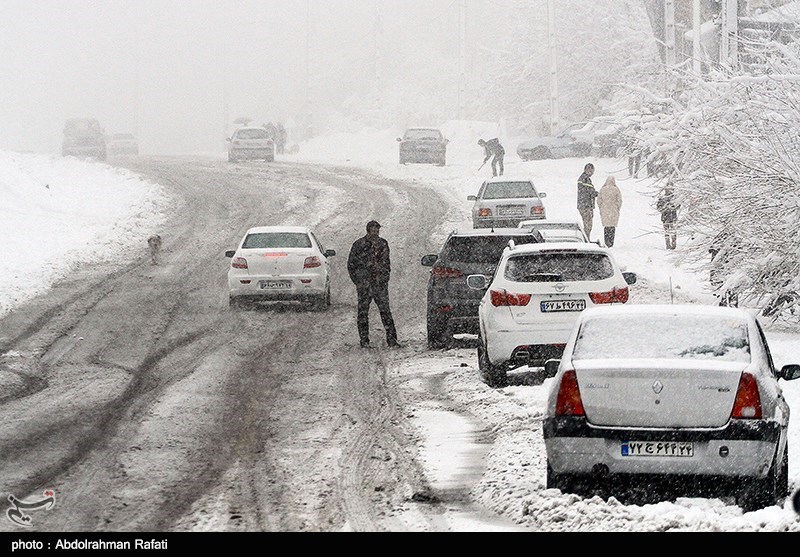 45 خودرو در گردنه شاه منصوری و چری گرفتار کولاک برف شدند