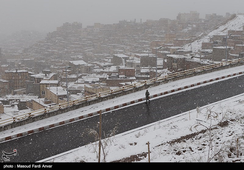 بارش برف در محور دهبکری-جیرفت استان کرمان
