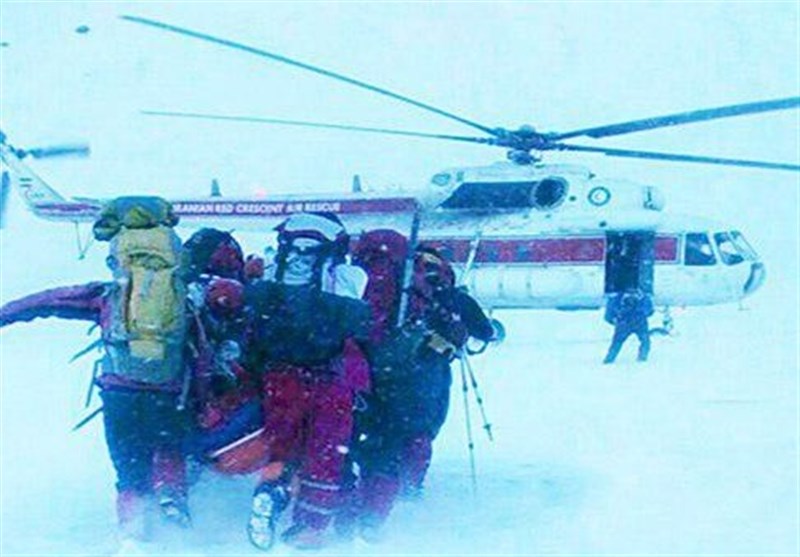 پیکر کوهنوردان پیدا شده در اشترانکوه با بالگرد به بیمارستان ازنا منتقل شد