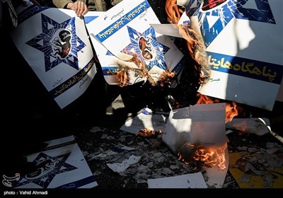 متظاهرو طهران یدینون نقل عاصمة الکیان الصهیونی الى القدس