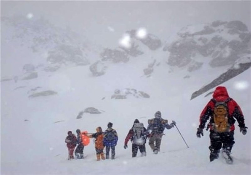 روز دوم عملیات جستجو برای کوهنوردان مفقود شده مشهدی در اشترانکوه آغاز شد