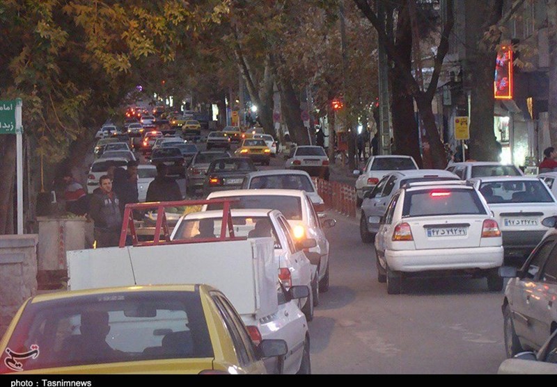 ترافیک بی‌تدبیری در خیابان‌های مرکز لرستان؛ حرکت خودروها روی اعصاب مردم