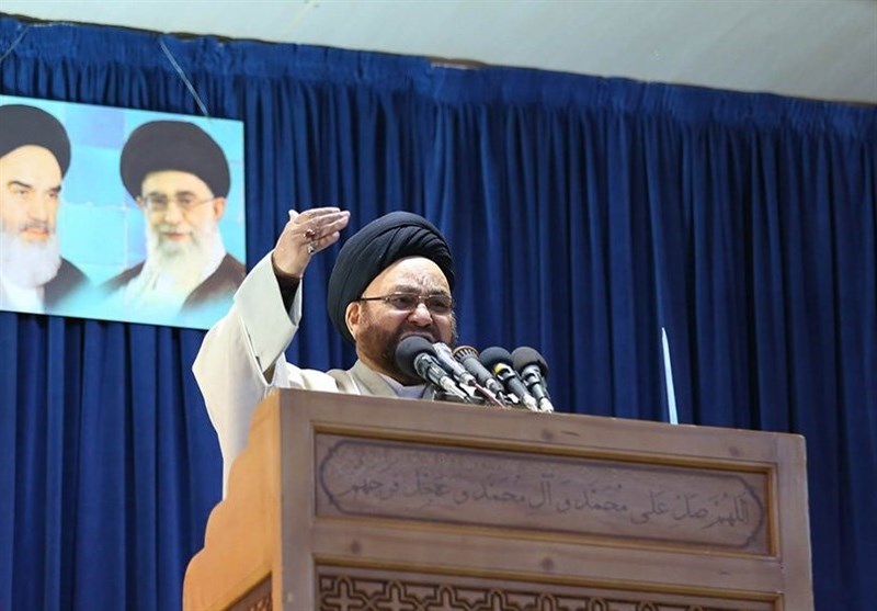امام جمعه موقت اصفهان: به دنیا نشان می‌دهیم که اقدامات کور دشمن نشانه عجز و ناتوانی آنهاست