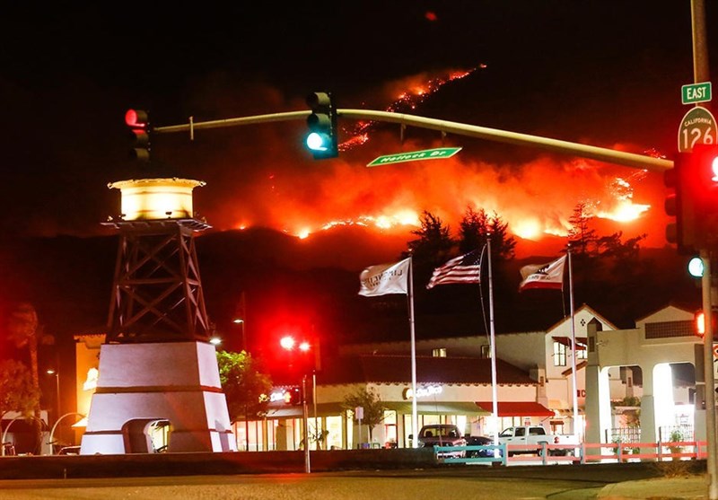 آتش‌سوزی‌‌های گسترده در کالیفرنیا و فرار هزاران نفر از ساکنان محلی+تصاویر