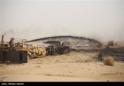 مالچ پاشی 10 هزار هکتار از شن زارهای خوزستان جهت مقابله با ریزگردها