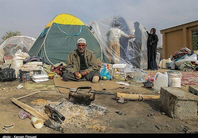 نمایشگاه عکس مناطق زلزله‌زده کرمانشاه در سنندج افتتاح شد + تصاویر