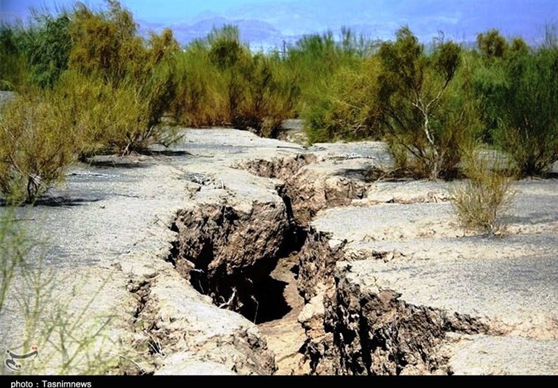 اصفهان| خطر فرونشست زمین در کمین نصف‌جهان