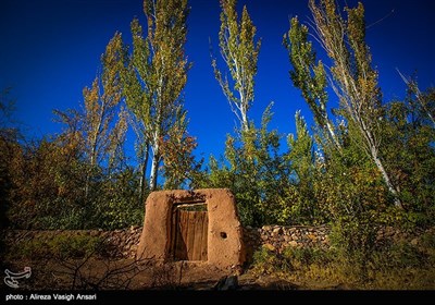 روستای ابیانه در فصل خزان