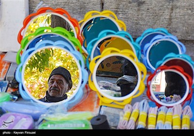 جمعه بازار خیابان سیروس نیز در نوع خود بسیار خاص است چرا که این خیابان را به محلی برای فروش انواع و اقسام وسایل و لوازم دست دوم تبدیل کرده است.