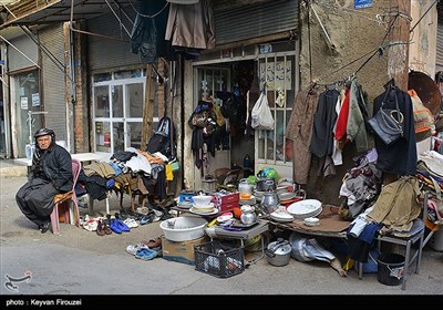 خیابان انقلاب شهر سنندج، که در میان مردم به خیابان سیرویس معروف است، از اولین خیابان های ساخته شده این شهر است که به سبب قدمت، وجود دو بازارچه قدیمی و همچنین جایگاه اجتماعی آن، بسیار پر تردد است.