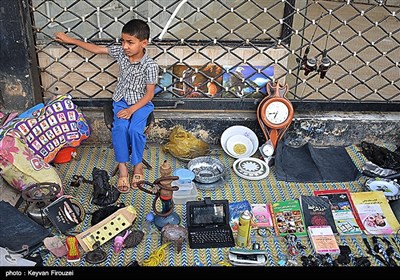 جمعه بازار خیابان سیروس نیز در نوع خود بسیار خاص است چرا که این خیابان را به محلی برای فروش انواع و اقسام وسایل و لوازم دست دوم تبدیل کرده است.