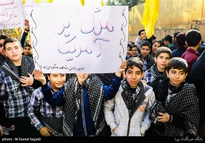طلبة المدارس فی طهران یحتجون على قرار ترامب حول القدس الشریف