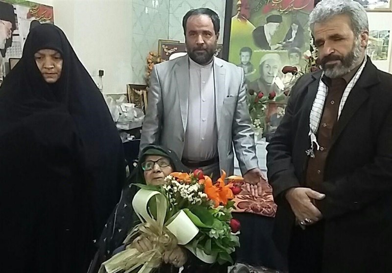 دیدار خانواده شهید حججی با مادر شهید سیف الدینی در کرمان