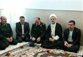 حضور جمعی از مسئولان استان قم در منزل شهید مدافع حرم