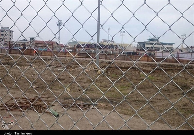تخریب سکوهای ورزشگاه تختی بندر انزلی آغاز شد+تصاویر