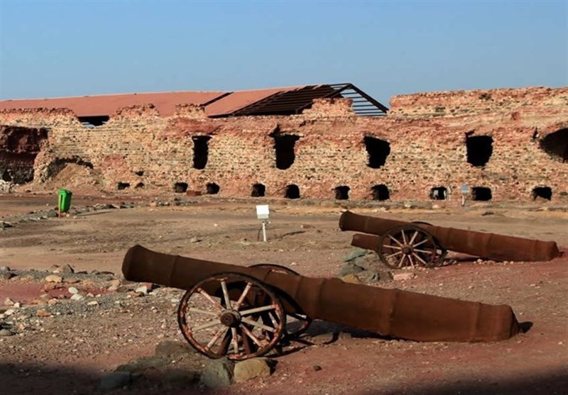 تخریب دیوار قلعه پرتغالی‌ها در هرمز