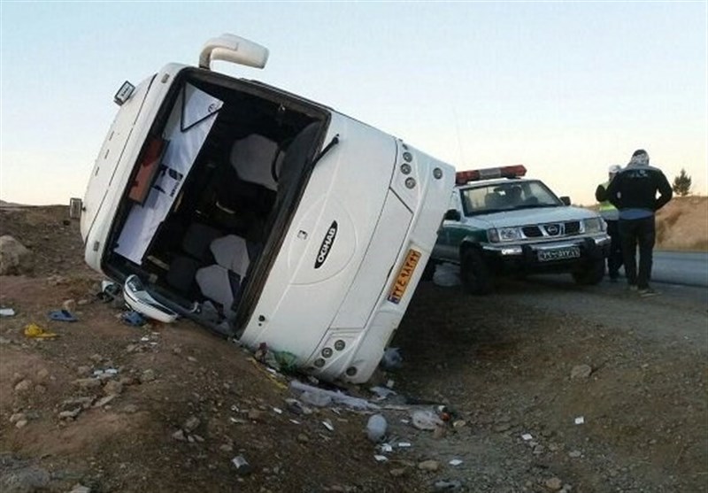 تصادف خونین در محور نطنز ـ کاشان / ‌5 نفر کشته و 32 مسافر اتوبوس مجروح شدند
