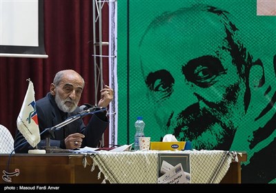 گردهمایی بزرگ دانشجویان با حضور حاج حسین شریعتمداری، مدیر مسئول روزنامه کیهان