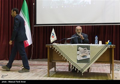 سخنرانی حسین شریعتمداری مدیر مسئول روزنامه کیهان در گردهمایی بزرگ دانشجویان تبریز