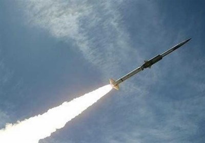 القوة الصاروخیة الیمنیة تقصف بصاروخ بالیستی مطار جیزان الإقلیمی