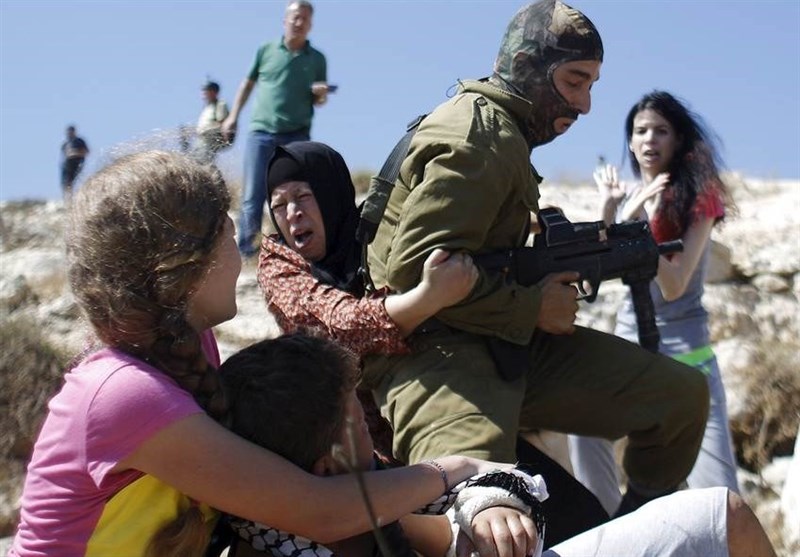 شجاعت دختر مشهور فلسطینی برابر نظامی صهیونیستی در 2012 + فیلم