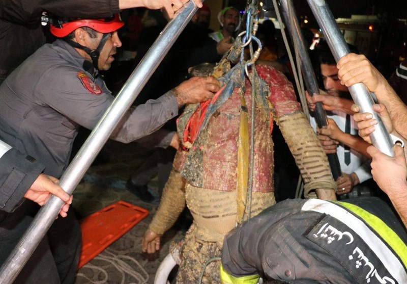 جزئیات نجات 3 کارگر از چاه فاضلاب توسط آتش نشانان اصفهان