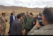 بازدید وزیر دفاع از مناطق زلزله‌زده